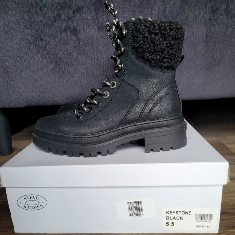 Steve Madden – Keystone Faux Fur Trim Lace-Up Boot, size 5.5